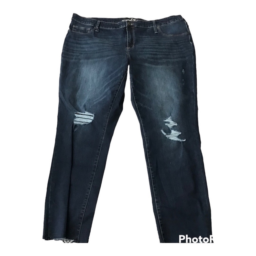 Universal Thread High Rise Skinny fit distressed jeans Womens Size 24W